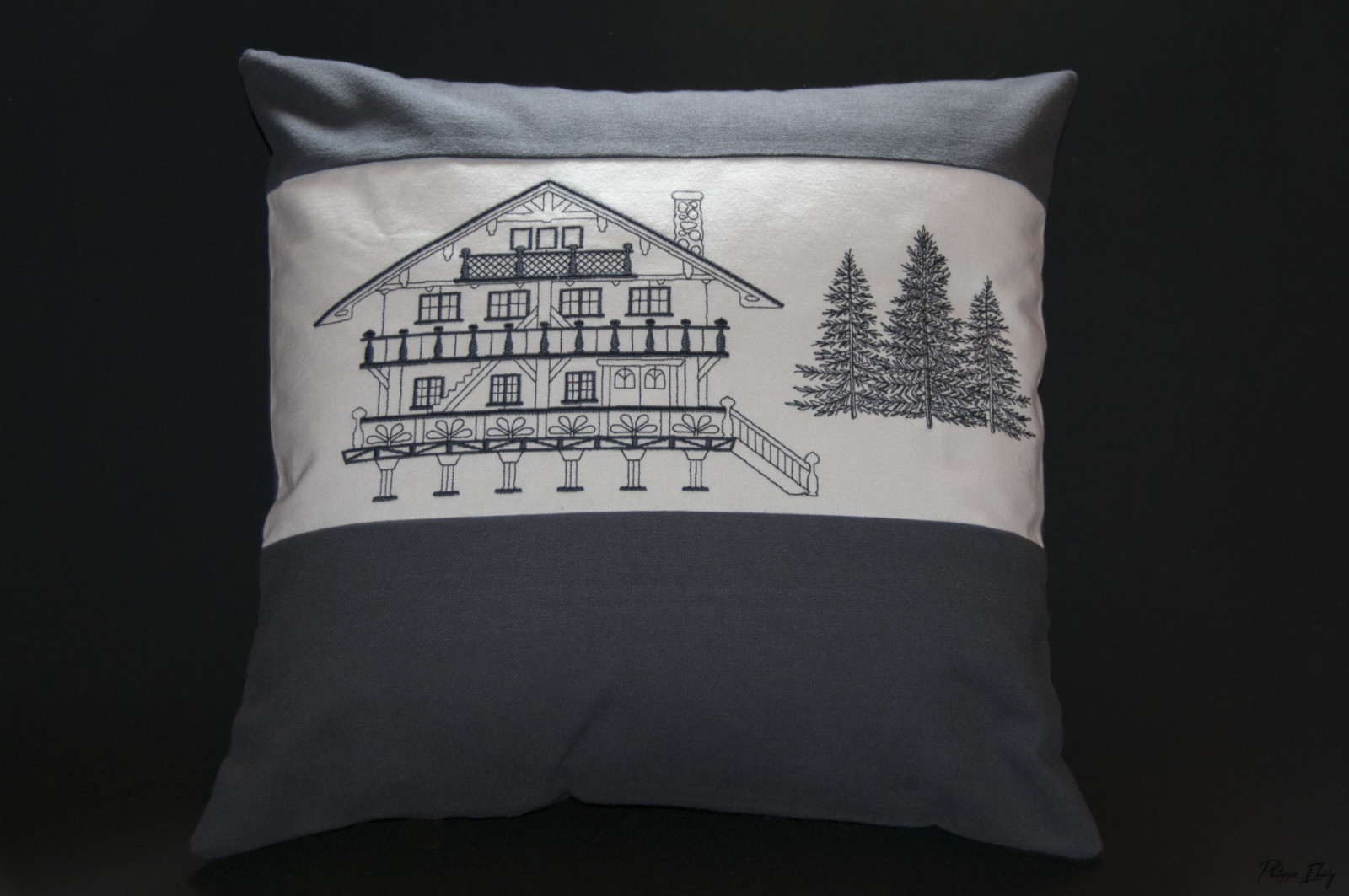 Housse de coussin chalet gris, fabrication artisanale