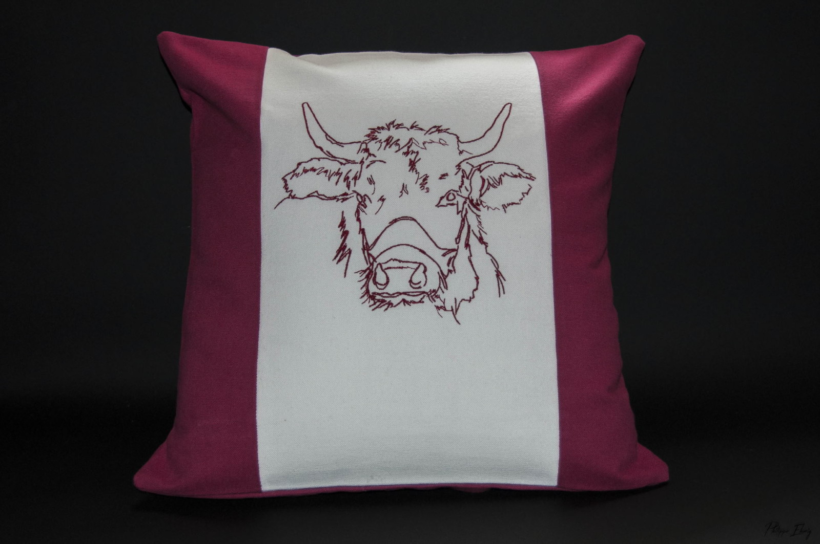 Housse de coussin vache claudine rouge, fabrication artisanale