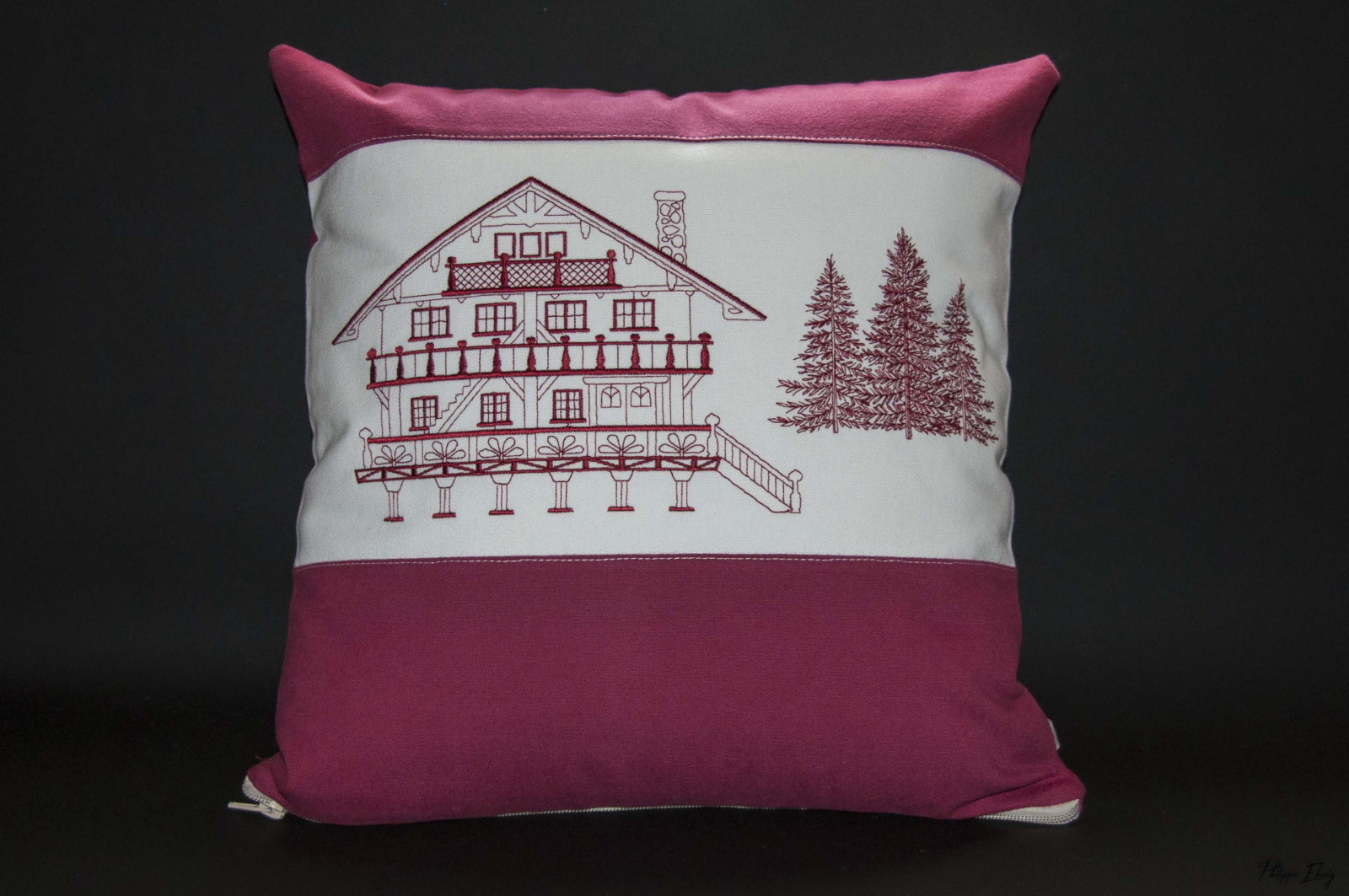 Housse de coussin Chalet rouge, fabrication artisanale