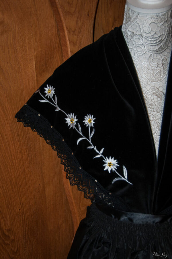 Châle Edelweiss, costume savoyard