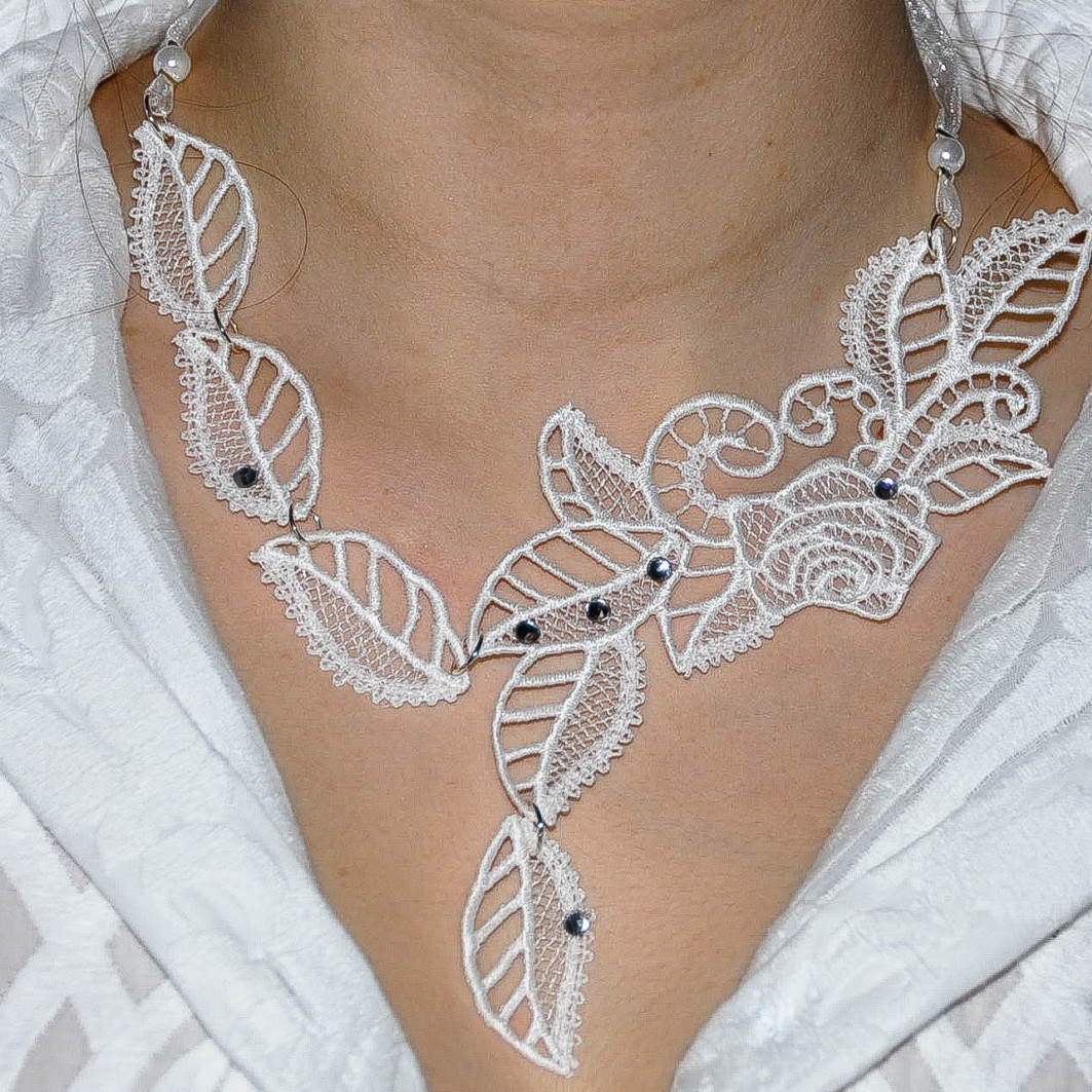 collier Rose, accessoire mode femme, mariage et soirée