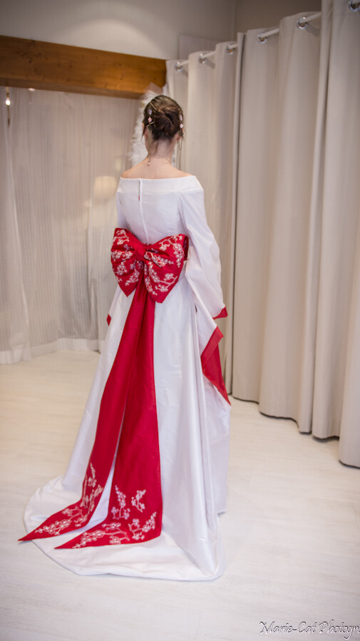 Confection robe de mari&eacute;e brod&eacute;e