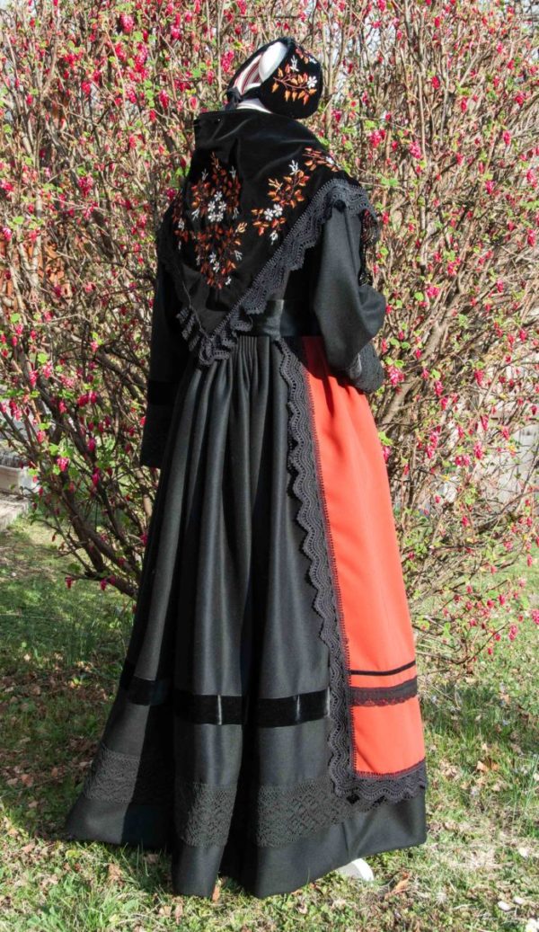 Robe traditionnelle, costume savoyard, robe de tarentaise