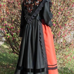 Robe traditionnelle, costume savoyard, robe de tarentaise