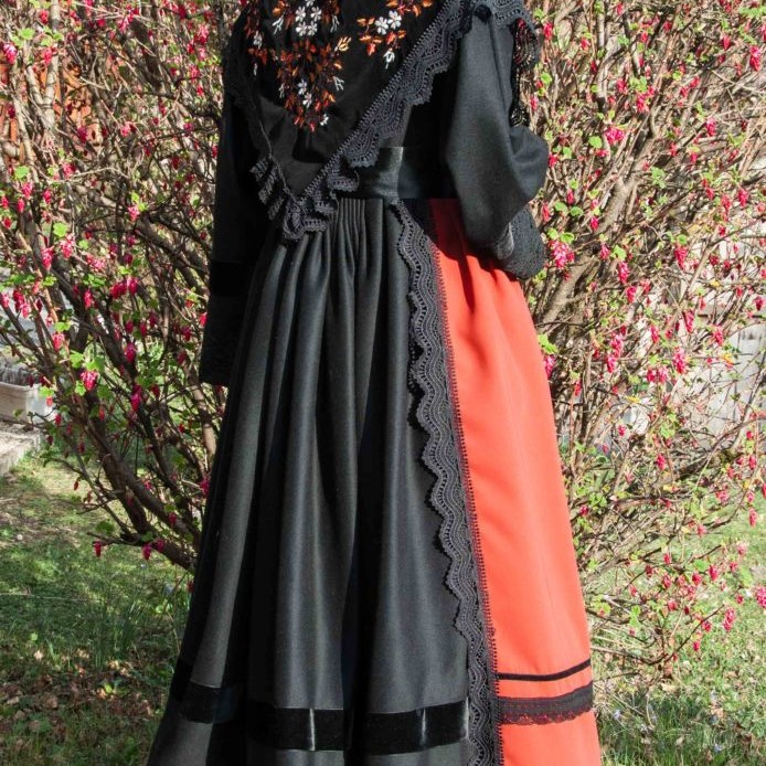 Robe traditionnelle, costume savoyard, robe de tarentaise