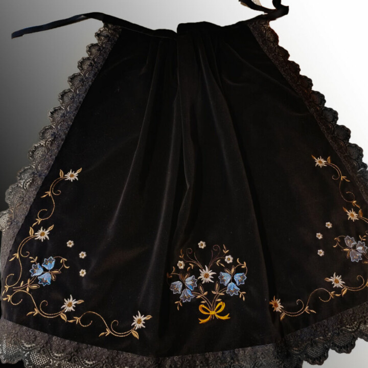 Tablier-Campanules, Savoie, Tradition