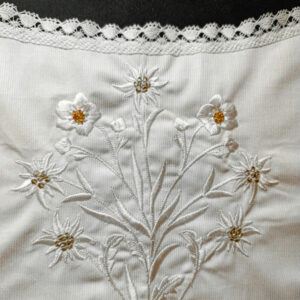 Modestie brodée et paillettes