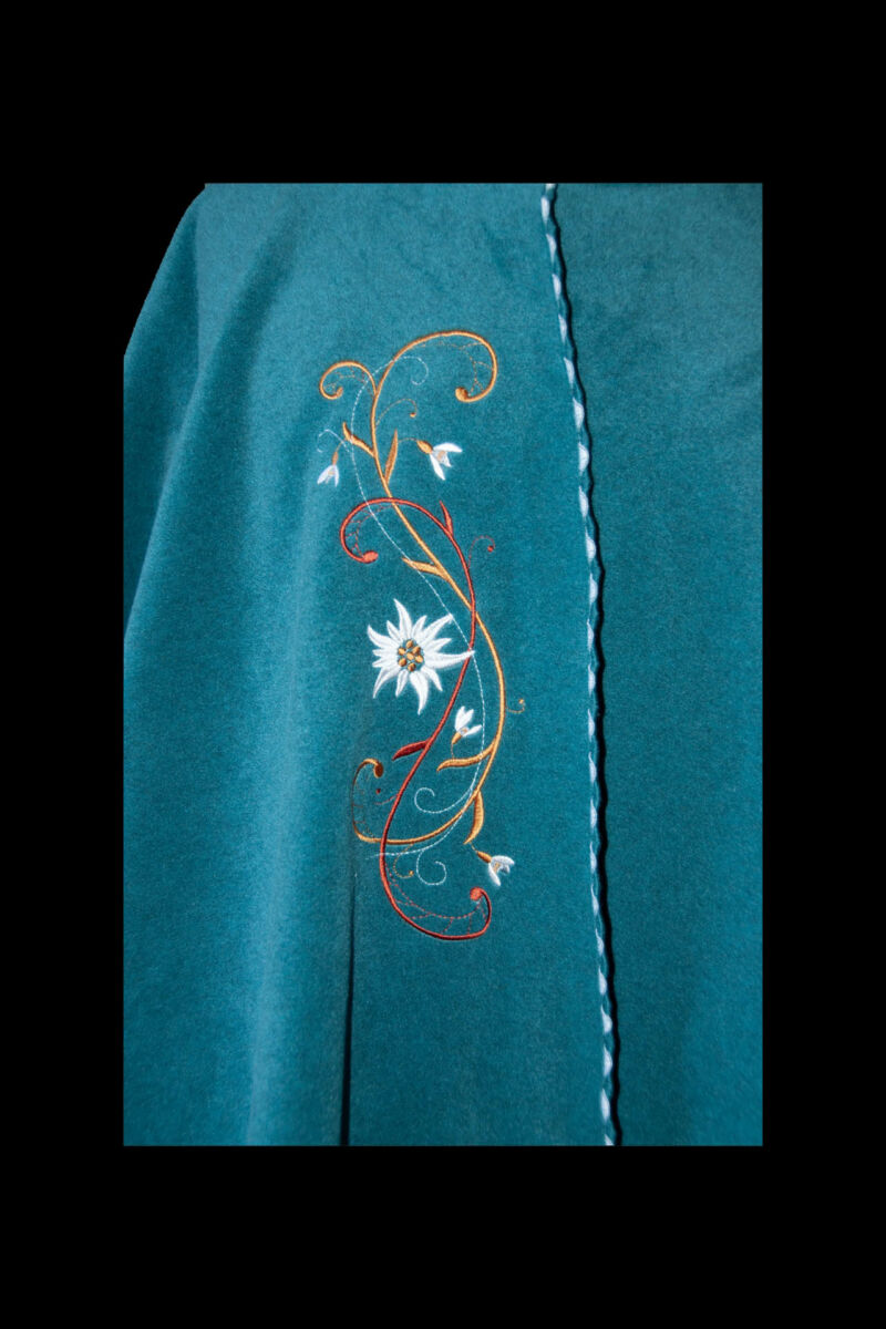 Cape brodée : Bleu canard Edelweiss et Perce-Neige