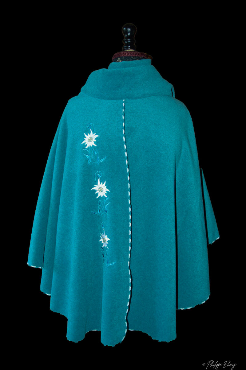 Cape brodée : Bleu canard Edelweiss